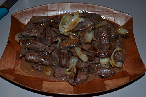 BOEUF AUX OIGNONS