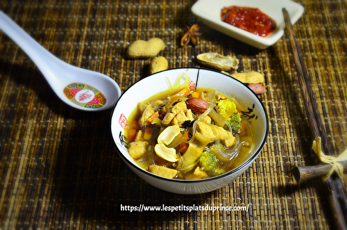 Bouillon au poulet parfumé aux épices