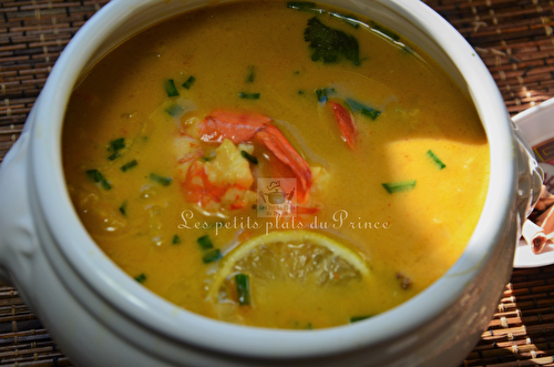 Bouillon Thaï aux crevettes, coco et curry