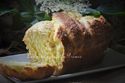 Brioche moelleuse à la fleur de sureau