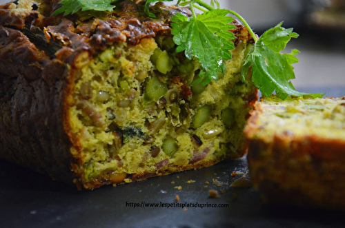 Cake aux orties, asperges et lardons