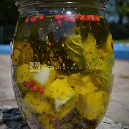 Dés de fromage de chèvre marinés à l'huile d'olive