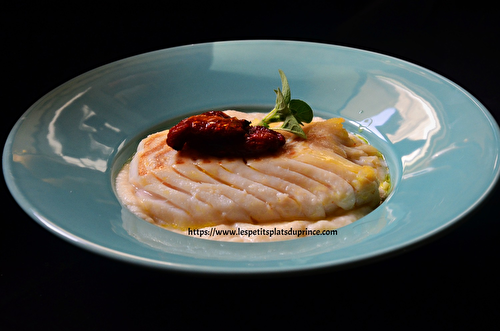 Dos de cabillaud rôti aux tomates confites sur purée fine de chou fleur