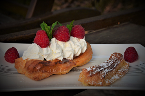 Éclair à la framboise et crème fouettée