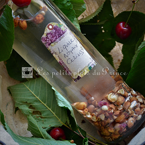 Liqueur de noyaux de cerises