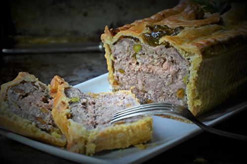 Pâté en croûte maison : canard, foie gras et pistaches