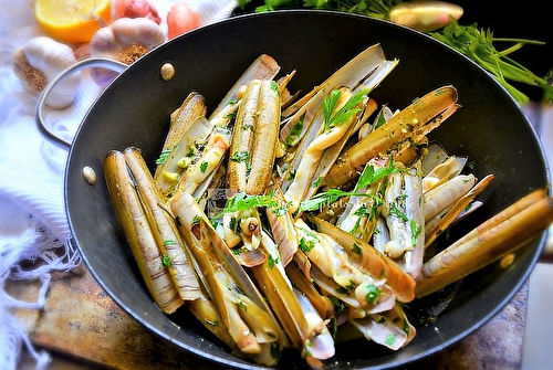 Poêlée de couteaux en persillade de basilic