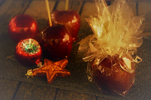 Pommes d'Amour comme une boule de Noël