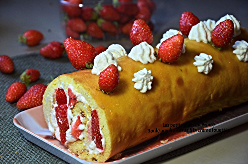 Roulé aux fraises et à la crème fouettée