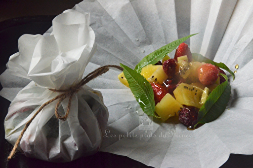 Salade de fruits au miel et verveine citronnelle en papillote