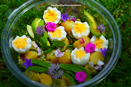 Salade de pommes de terre comme un jardin