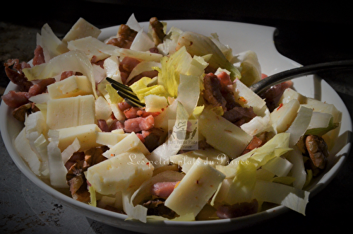 Salade montagnarde à l'endive et au fromage de brebis au piment d'Espelette
