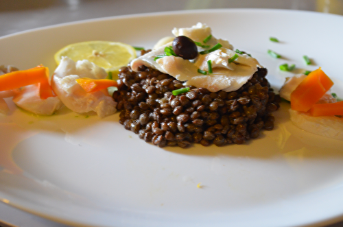 Salade tiède de lentilles et effeuillé de cabillaud