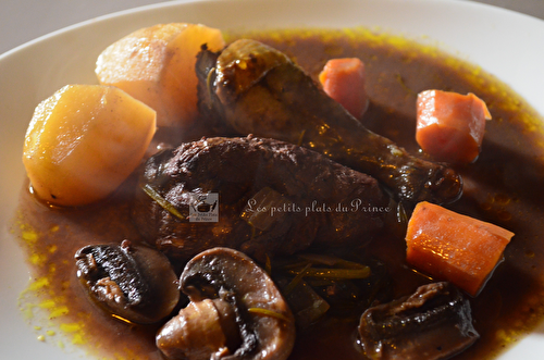 Salmis de palombe au vin rouge