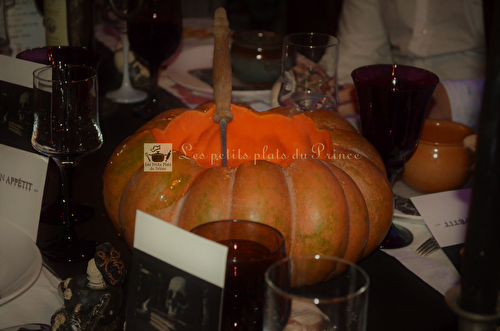 Soupe à la citrouille en chaudron pour Halloween