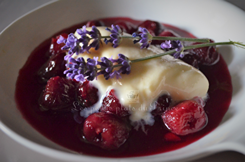 Soupe de cerises noires et glace à la lavande