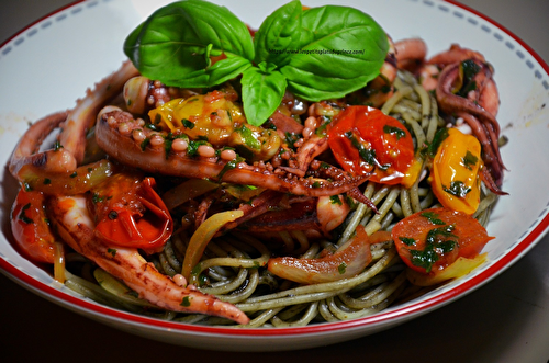 Spaghettis à l'encre de seiche et encornets