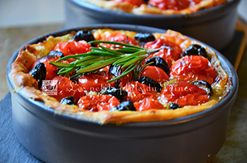 Tartelettes avec des tomates cerises