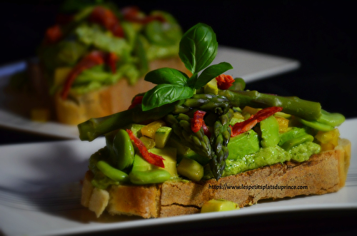 Toast printanier aux fèves et asperges vertes