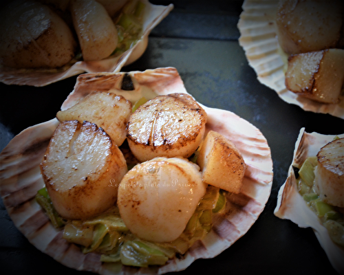 Coquilles St Jacques sur fondue de poireau crémée 