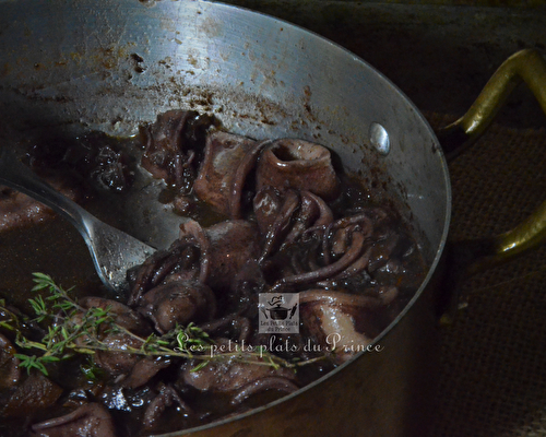 Fricassée de supions (seiches ou encornets) au vin rouge