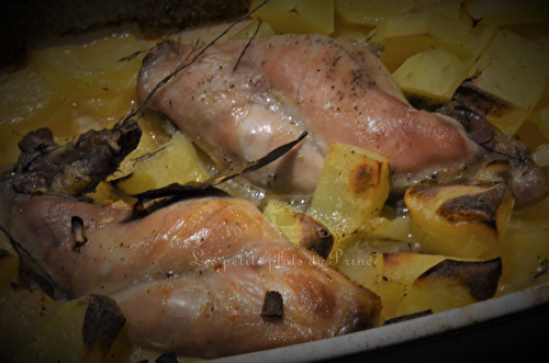 Cuisses de lapin au four, pommes de terre fondantes à la graisse de canard