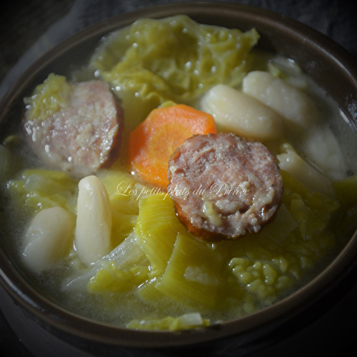 Soupe paysanne au chou et saucisse fumée