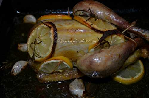 Pintade fermière au citron et romarin, rôtie au four