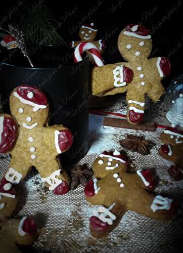 Biscuits de Noël aux Épices Gingerbread - Sweetly Cakes