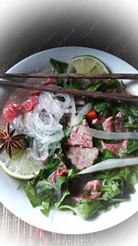 Pho : la soupe de nouilles au bœuf vietnamienne pour nouvel an chinois