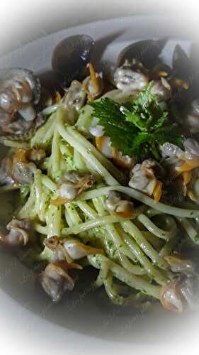 Spaghetti au pistou d'alliaire et coques (pâtes aux coquillages)