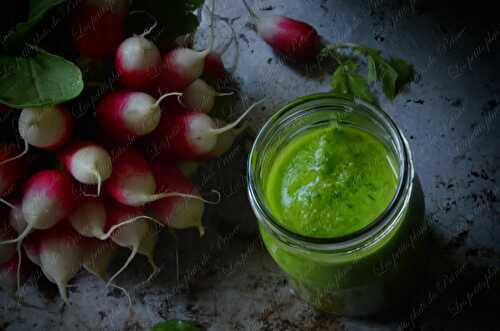 Tartinade verte de fanes de radis, façon pistou du pauvre