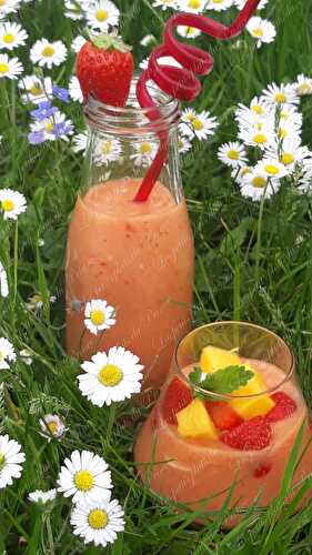 Smoothie a la fraise/mangue/banane, facile, rapide et délicieux !