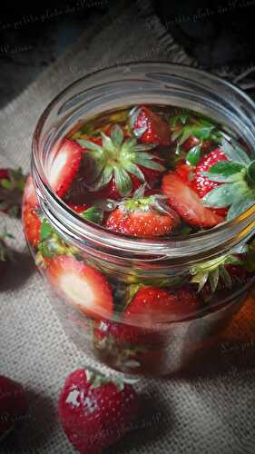 Recette antigaspi et gourmande de vinaigre aromatisé aux queues de fraises 