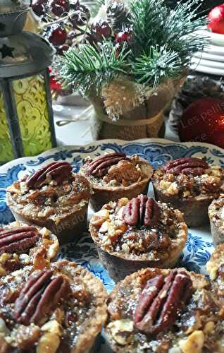Mini thanksgiving Pecan and dryed fruits pies 