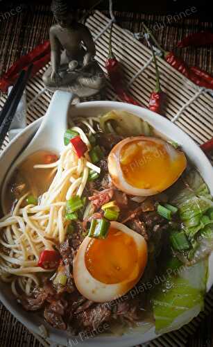 Asian beef rāmen noodle soup (Soupe asiatique de nouilles au boeuf)