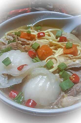 Wonton Chicken asian soup (soupe asiatique au poulet)
