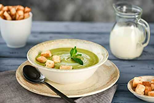 Irish nettle soup : la soupe irlandaise verte aux orties (en vert et en vers)