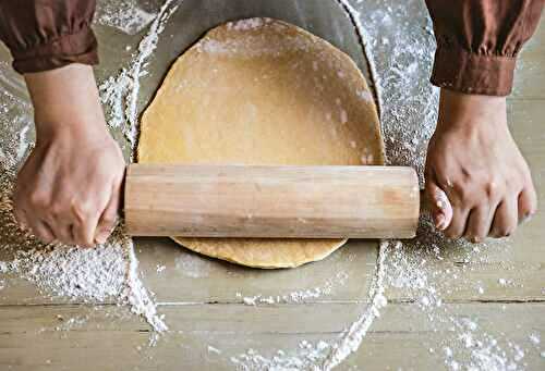 Les basiques en cuisine : foncer une pâte à tarte, cuire une pâte à blanc 