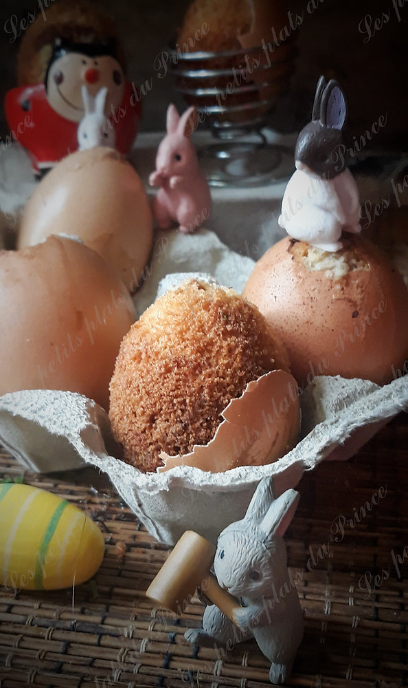 Œufs de Pâques en coquilles (gâteau cuit en coquille d'oeuf)
