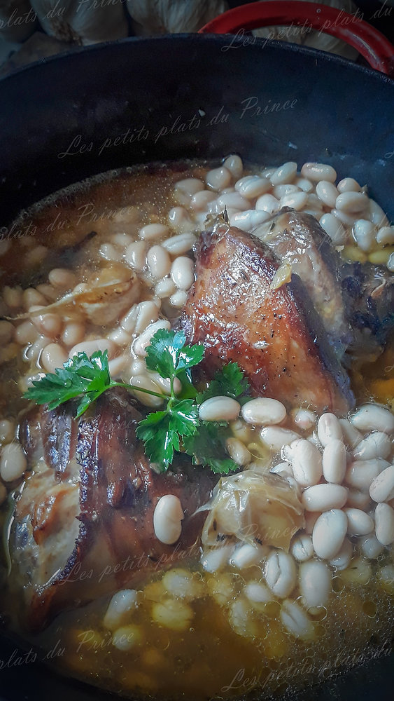 Souris d'agneau confites à l'ail et haricots blancs