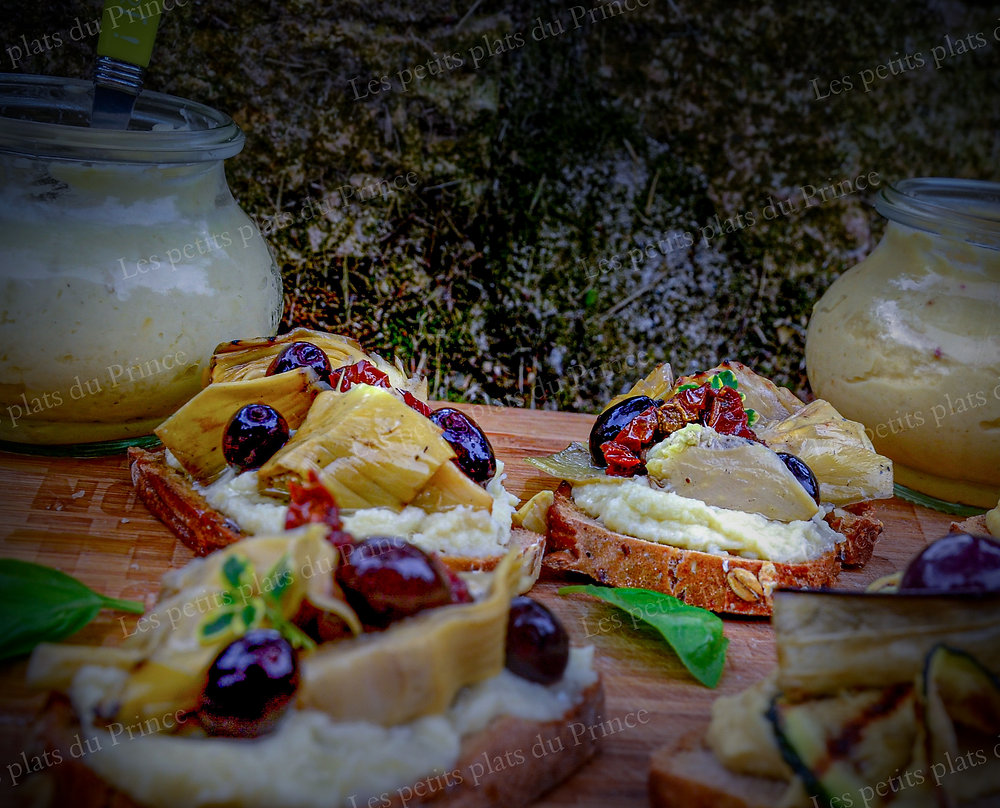 Toasts apéritifs à la tartinade d'artichaut