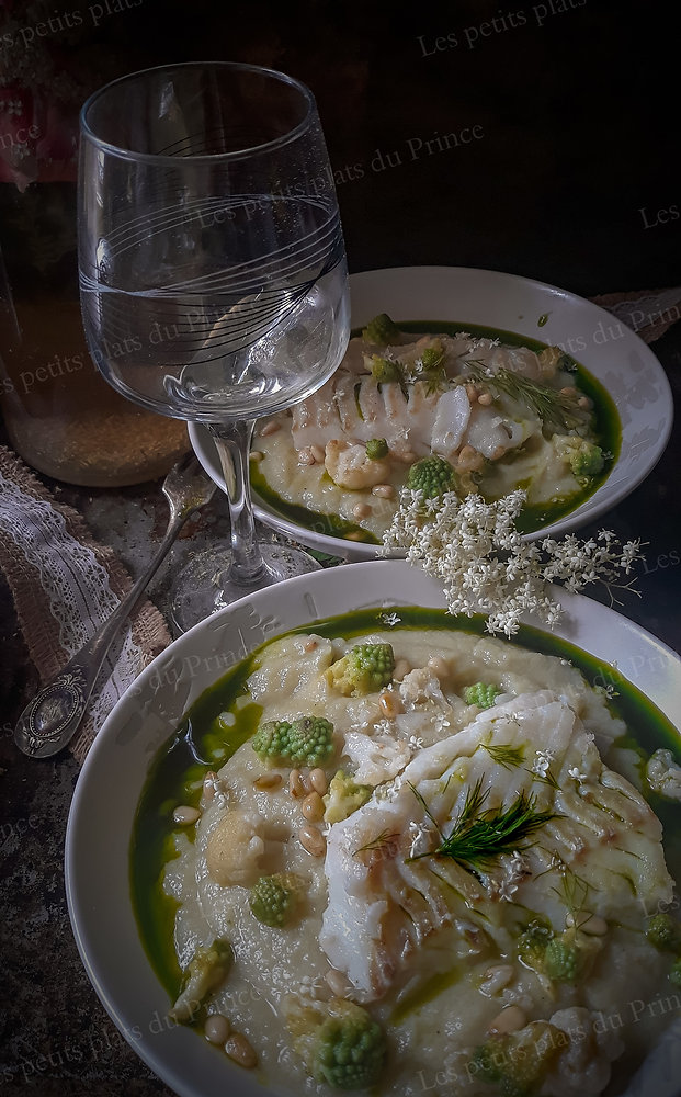 Dos de cabillaud, purée aux 2 choux, huile verte au sureau