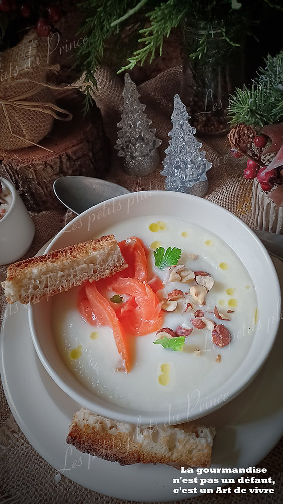 Crème de chou fleur, truite fumée et noisettes: une entrée de Noël originale et savoureuse