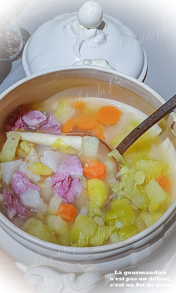 Bouillon paysan au jarret de porc, un plat réconfortant et savoureux