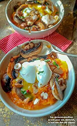 Bowl végétarien à la patate douce, champignons et œuf mollet