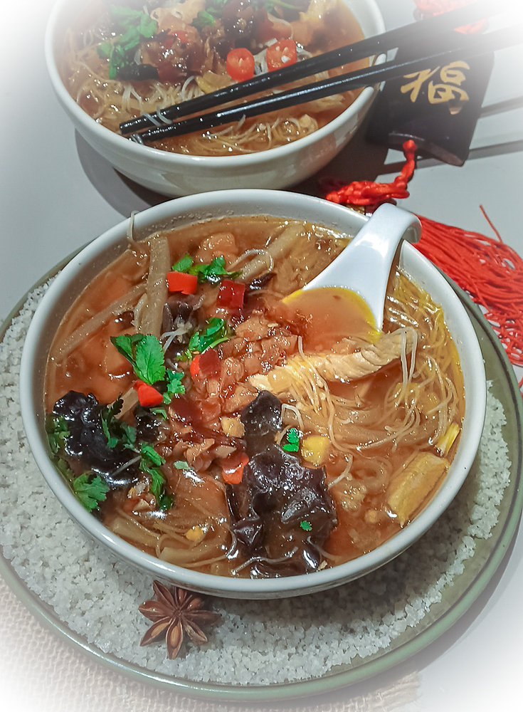 Chicken rice noodle soup (bouillon de poulet aux vermicelles)
