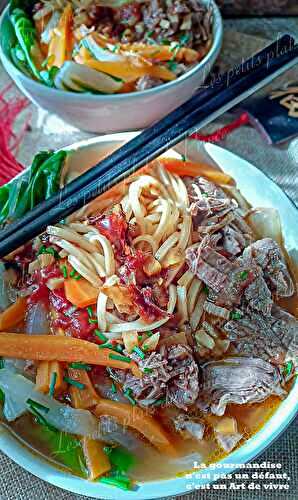 Comment recycler un reste de pot au feu en beef noodle soup asiatique ?