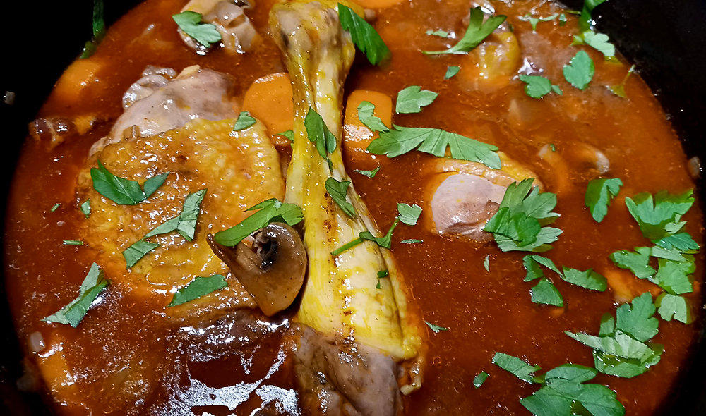 Cuisses de poulet au vin rouge