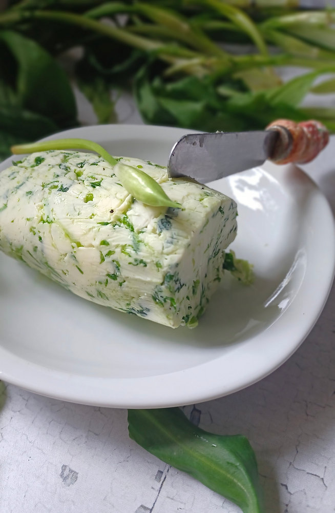 Beurre aromatisé à l'ail des ours : une touche nature dans votre cuisine 